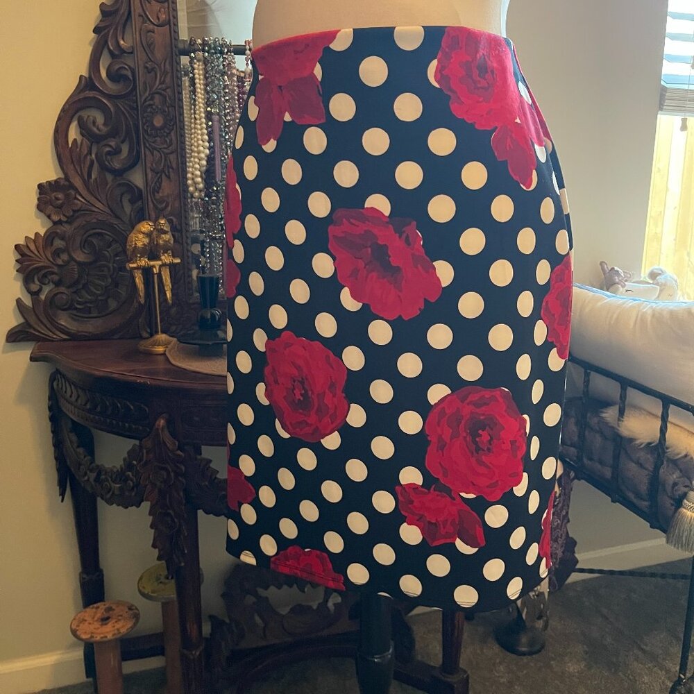 NYCC NWOT 2X Skirt Black with Red & White Flowers